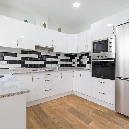 Urban Workfriendly Home Next To Las Canteras Beach Apartment